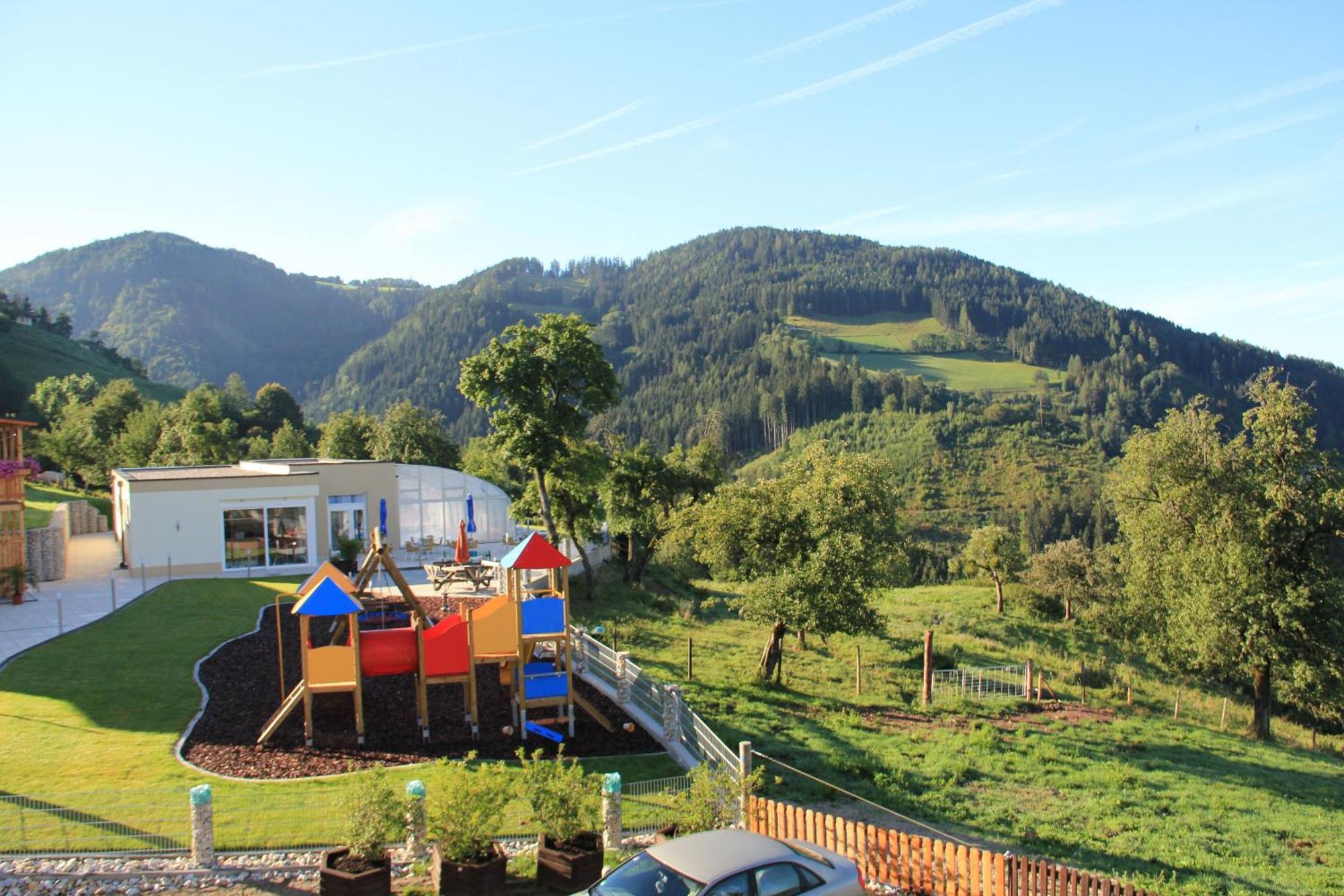 Panoramadorf Saualpe Hotel Eberstein Eksteriør billede